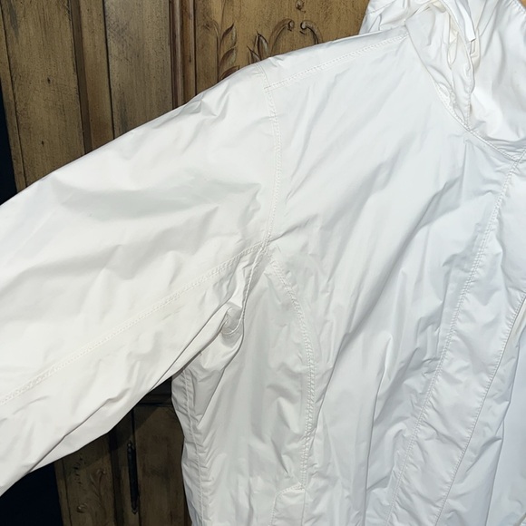 The North Face Hooded Rain Jacket - Picture 5 of 11